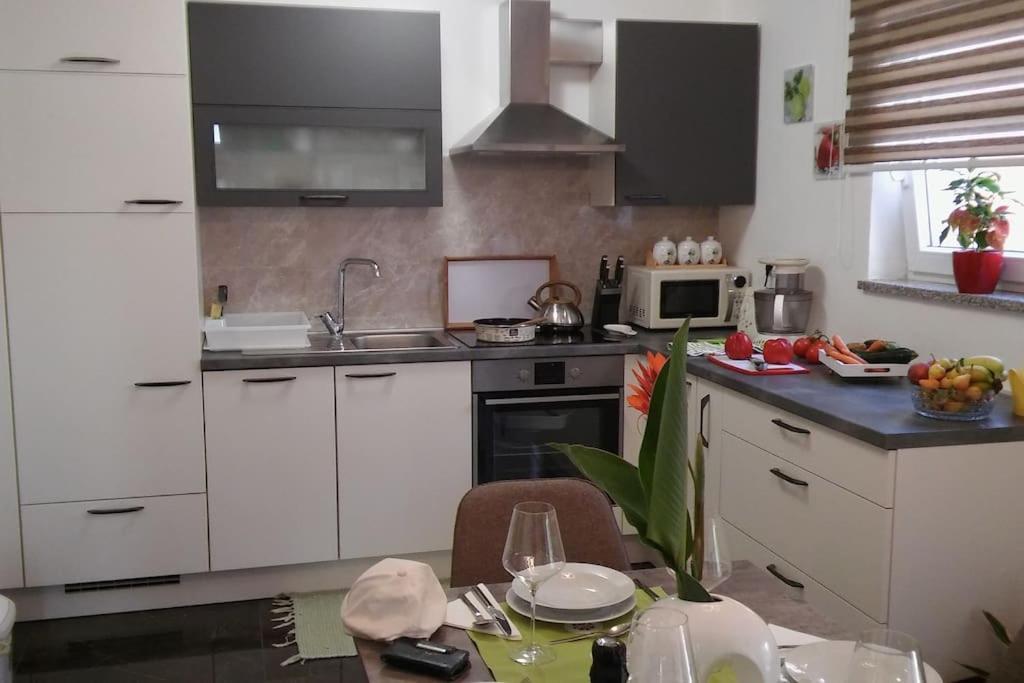 Apartma Nada, Tu Boste V Centru Poletnega Utripa Apartment Pula